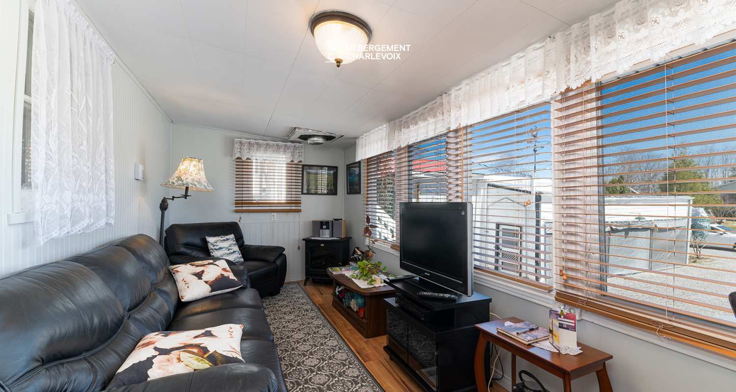 LOG-911 - Au coeur du Village.